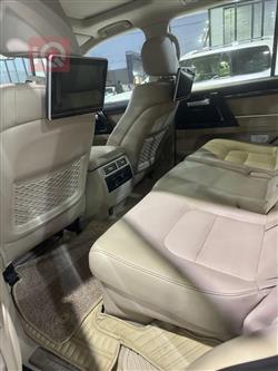 تۆیۆتا لاند کروزەر